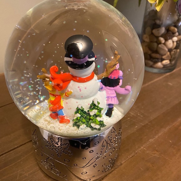 Art Van Frosty the Snowman Musical Snow Globe 2017 - Picture 8 of 9